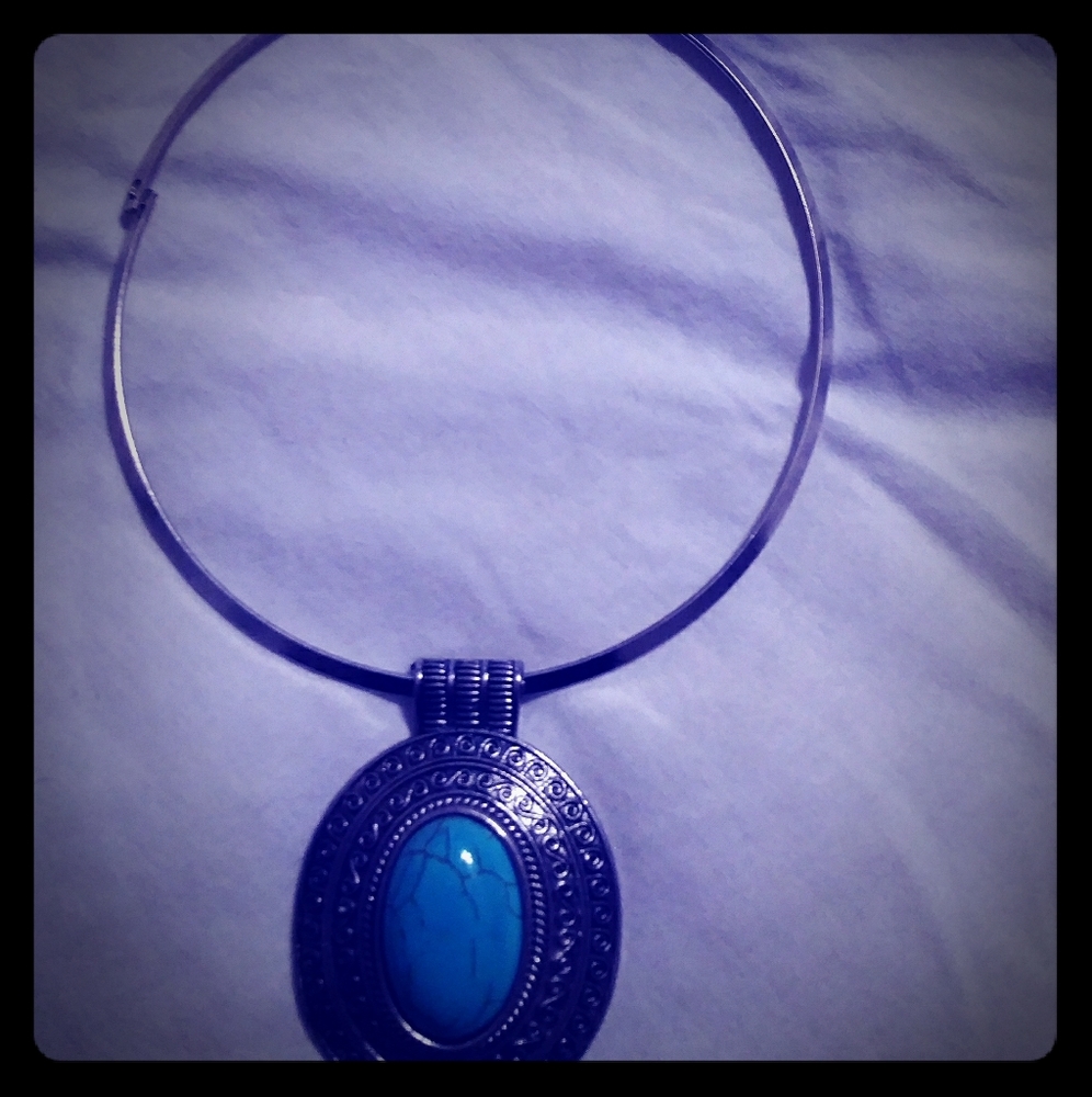 Choker with turqoise